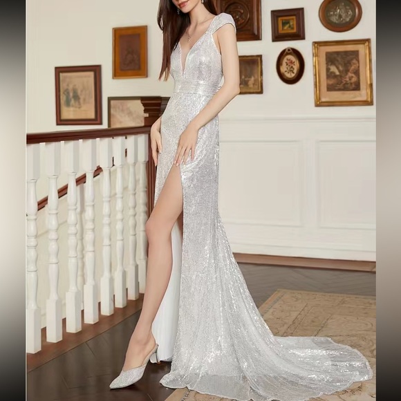 Luxurious glamorous slit thigh prom party formal sequins gown dress - Picture 4 of 7